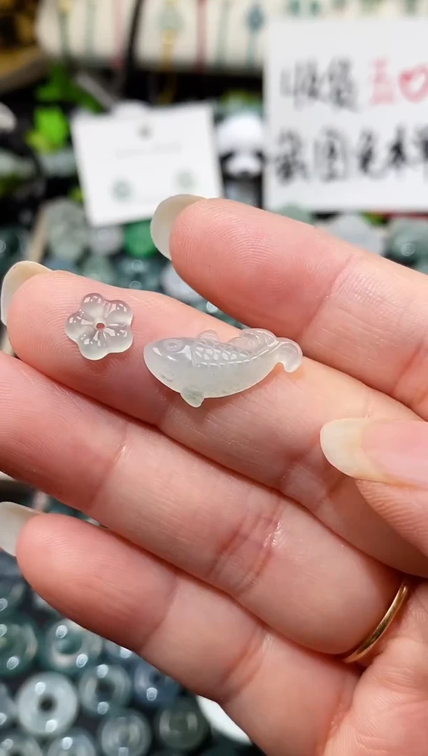 裸石翡翠冰种花花+锦鲤