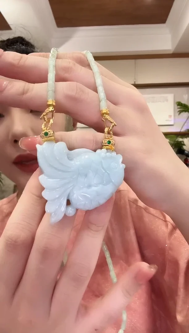 翡翠未镶嵌颈饰国风