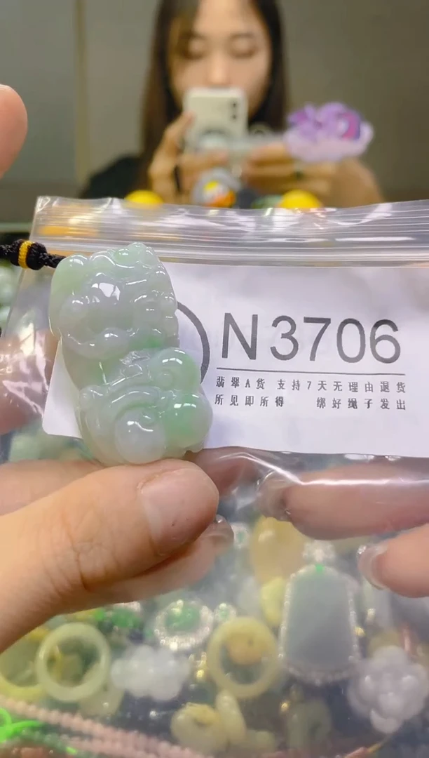 翡翠未镶嵌颈饰/N/翡翠A货，一件也可是批发价