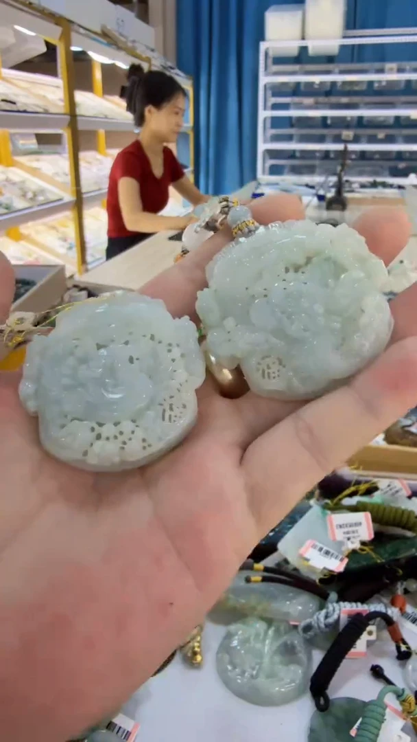 翡翠未镶嵌吊坠(不含链)169