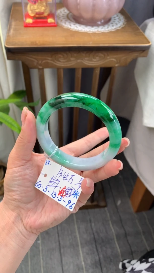 未镶嵌手镯翡翠向****行手镯订金