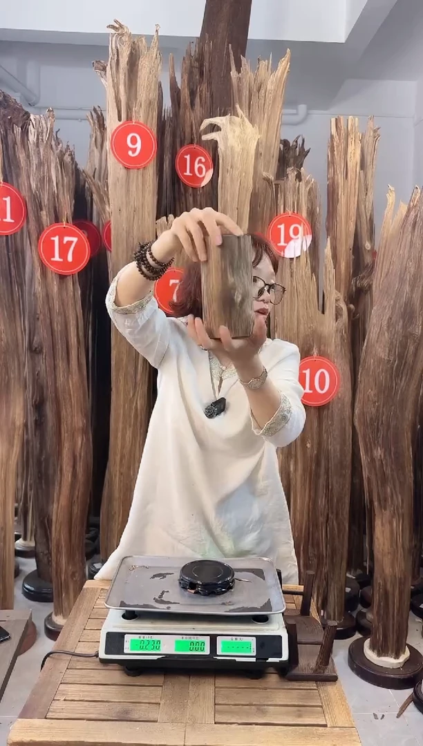 沉香碎屑沉香沉香多样性发一件79