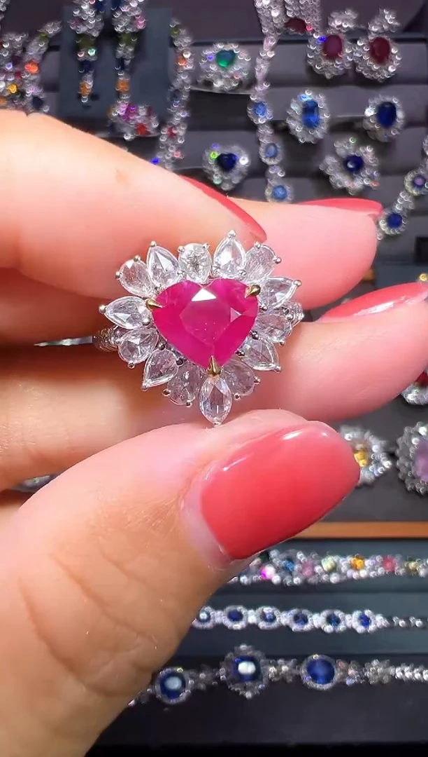 18K金镶嵌戒指红宝石AIGS 缅甸无烧 2.65克拉