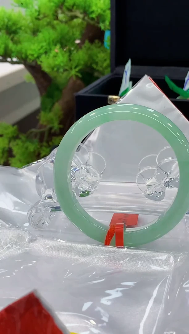 翡翠手镯未镶嵌手镯