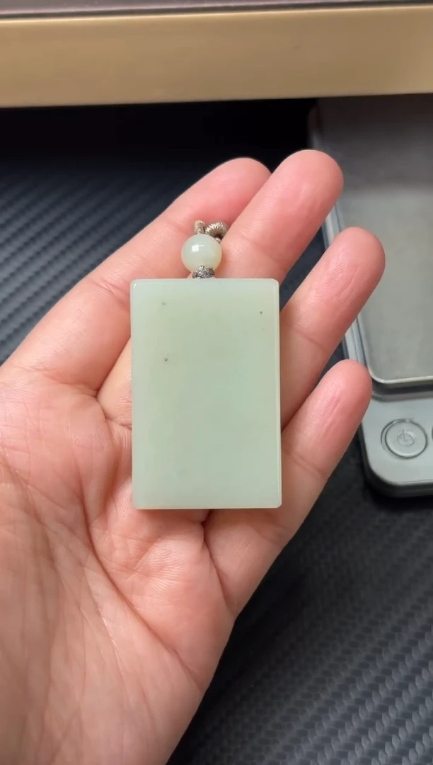 吊坠(赠链)未镶嵌和田玉且末迪克兰二细微色差吊坠mk