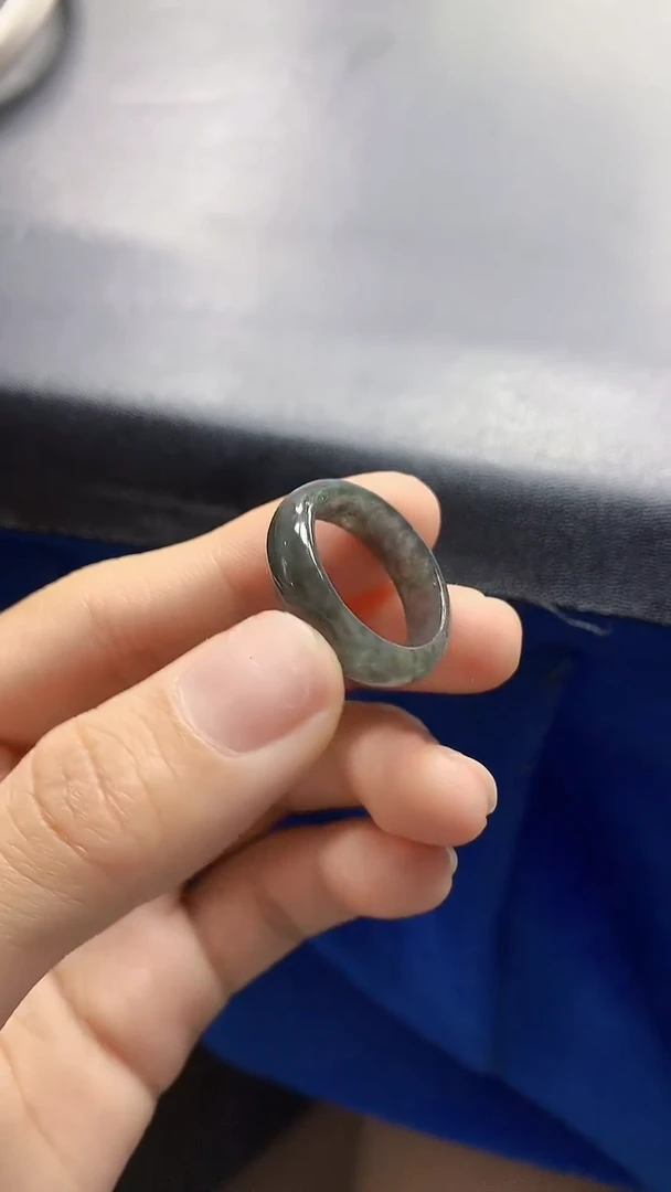 颈饰未镶嵌翡翠倔*?天然缅甸a货翡翠