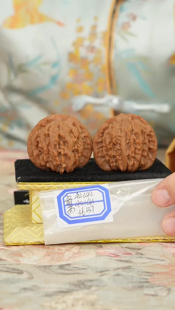 【闪购商品】文玩核桃把件一代楼