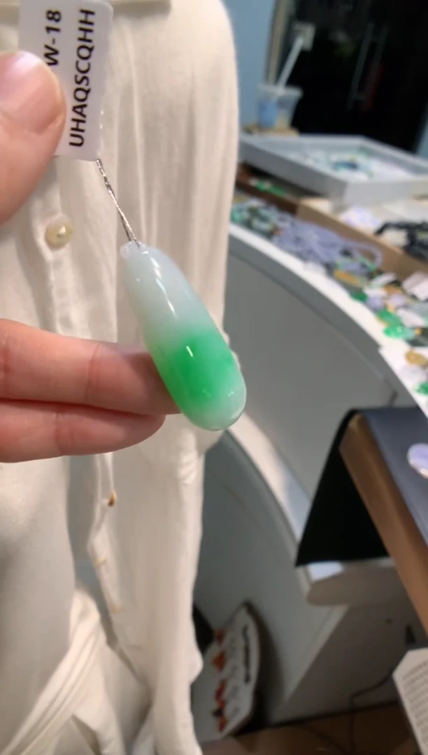 颈饰未镶嵌翡翠福瓜