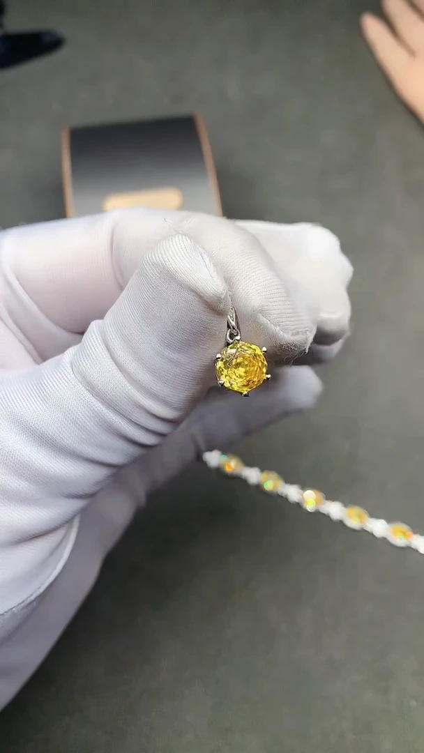 【闪购商品】彩色蓝宝石颈饰银S925镶嵌....