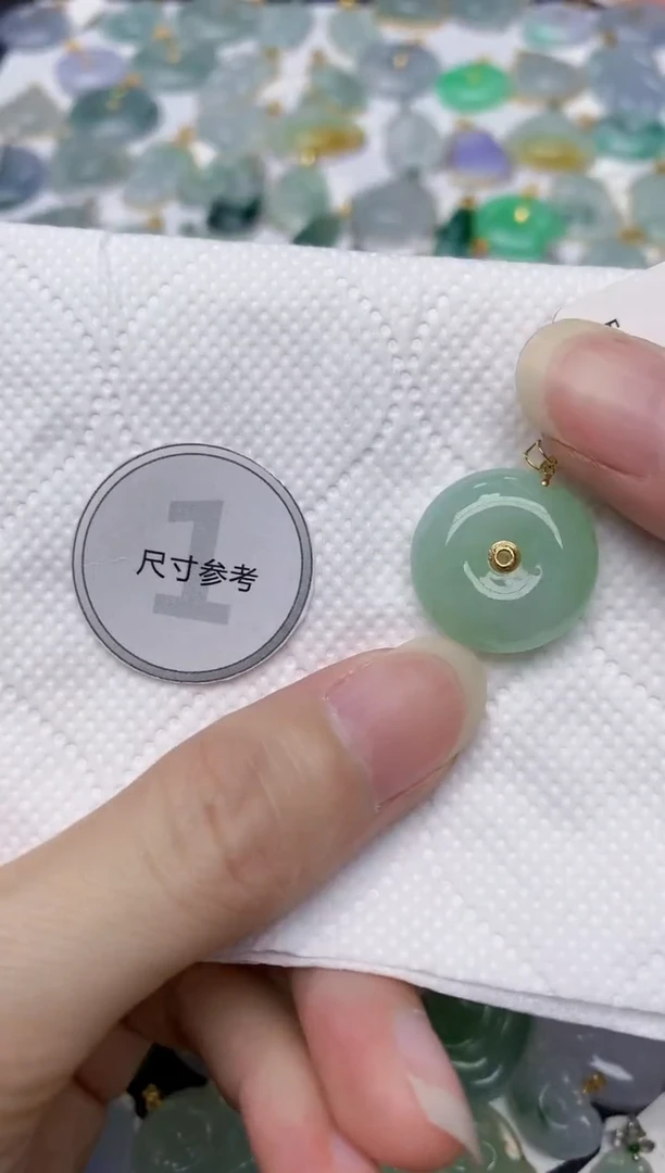 翡翠18K金镶嵌颈饰天然A货翡翠
