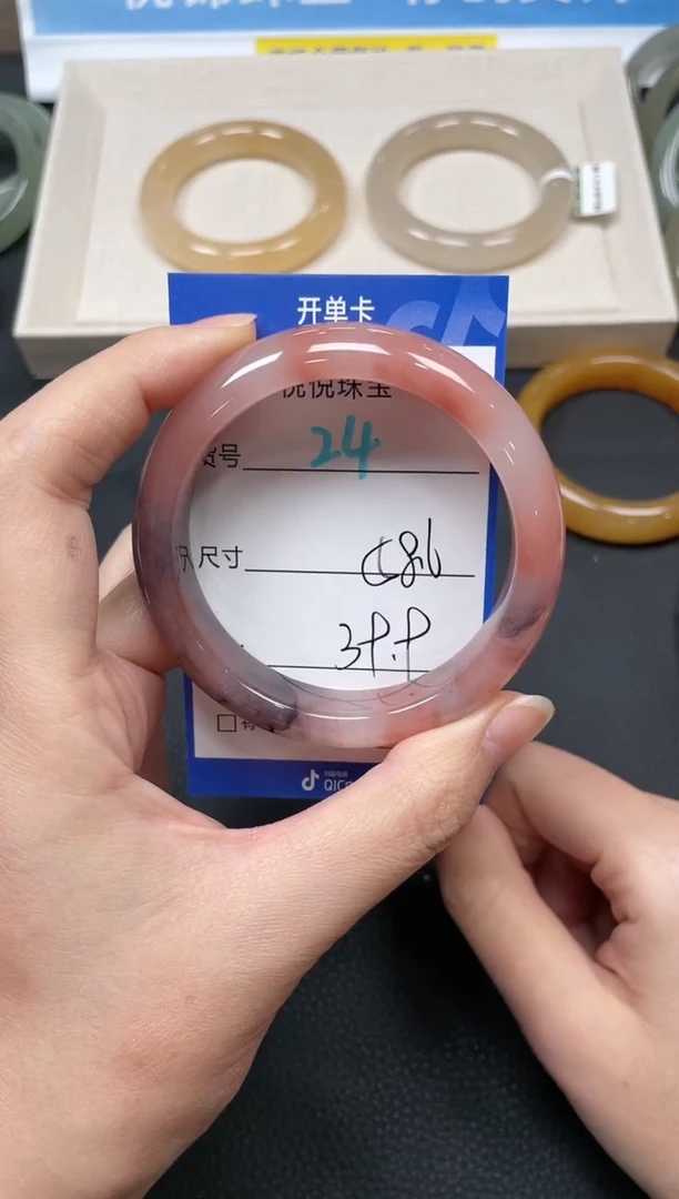 未镶嵌手镯石英质玉24-39.9