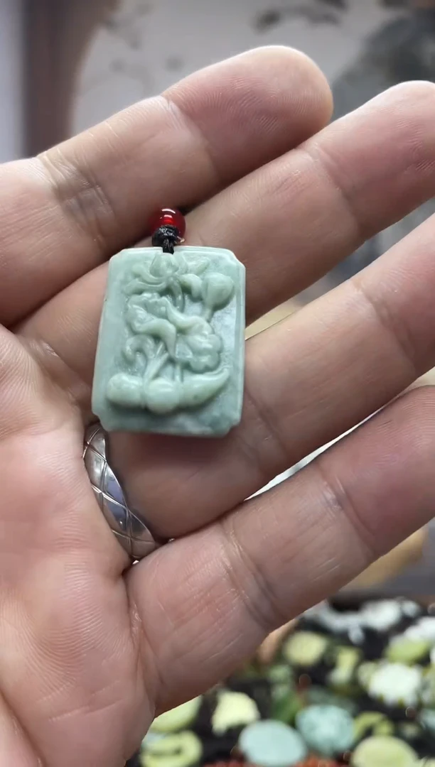 未镶嵌蛇纹石玉吊坠·