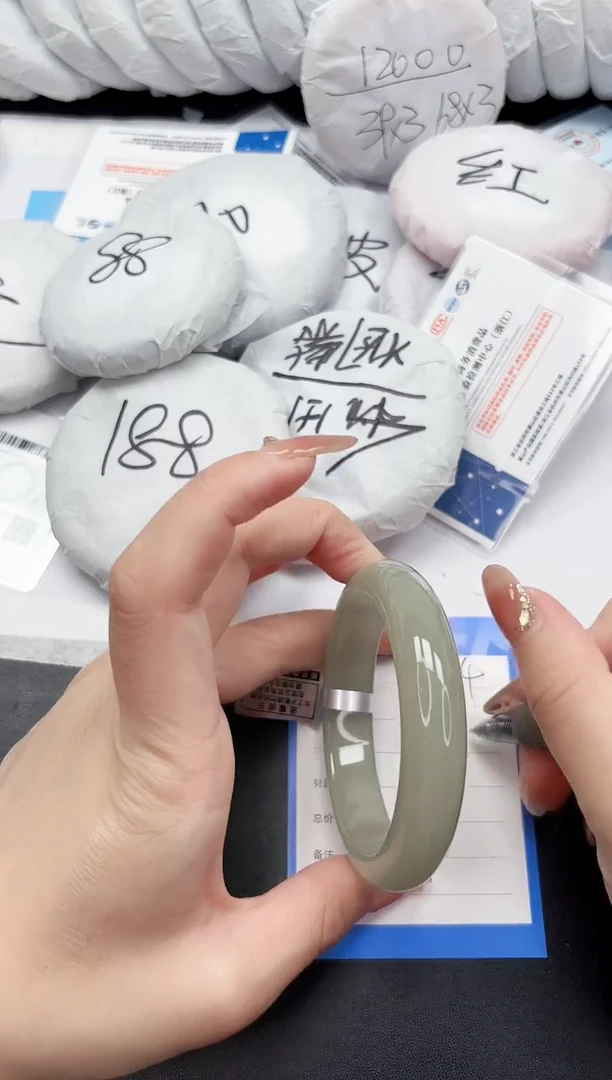 未镶嵌手镯石英质玉124-59.3DK