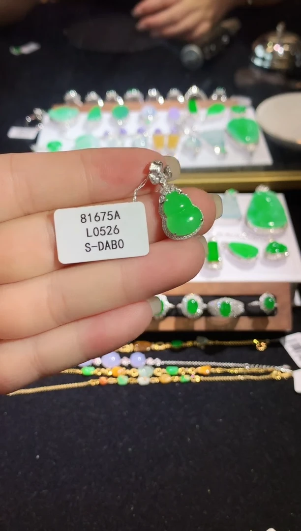 翡翠18K金镶嵌吊坠(不含链)L0526多样性发其一