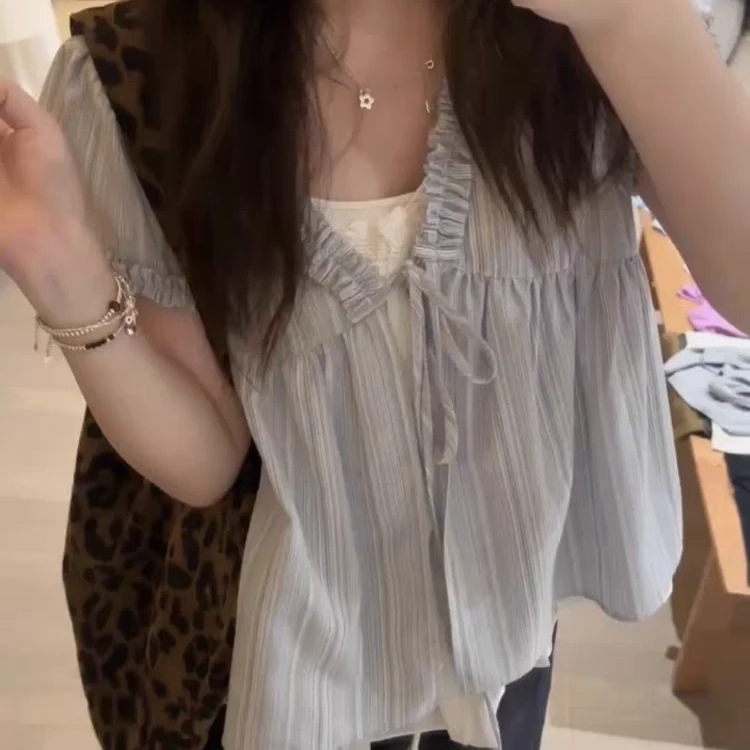 韩系木耳边V领假两件飞飞袖条纹小衫女2025夏季款甜美娃娃衫上衣