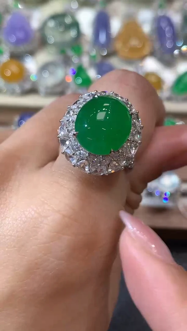 18K金镶嵌戒指翡翠?**棒D48