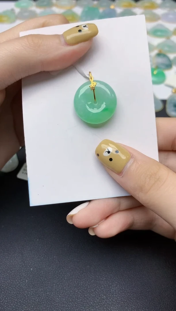 翡翠18K金镶嵌颈饰天然翡翠A货