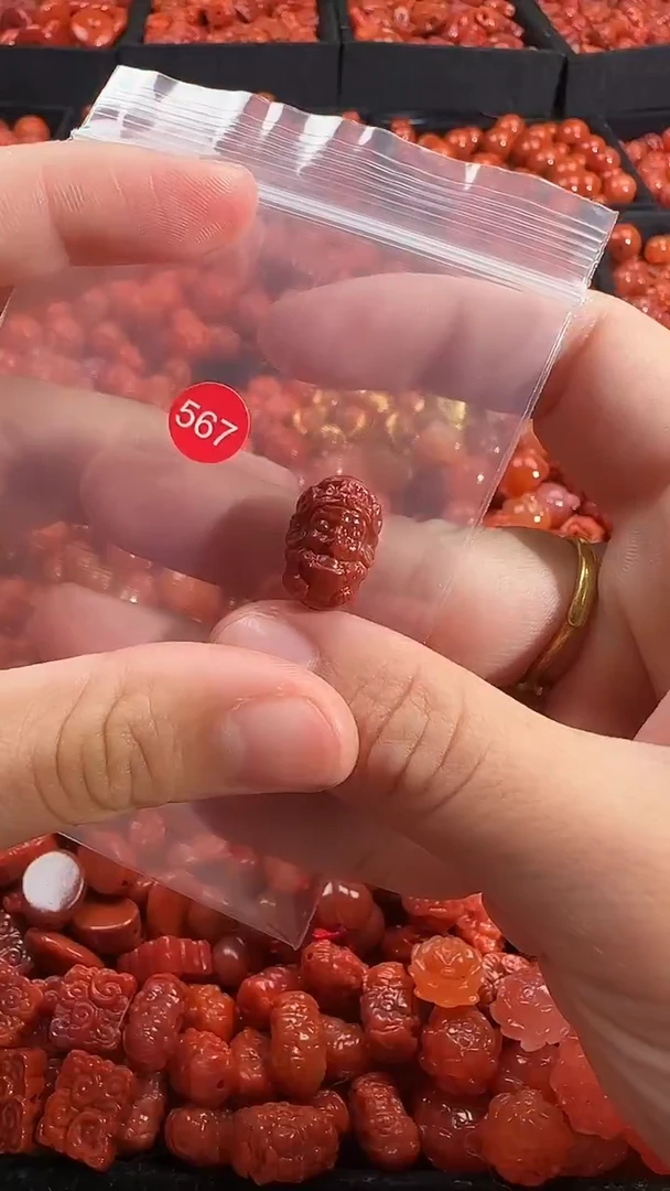 颈饰未镶嵌南红玛瑙1