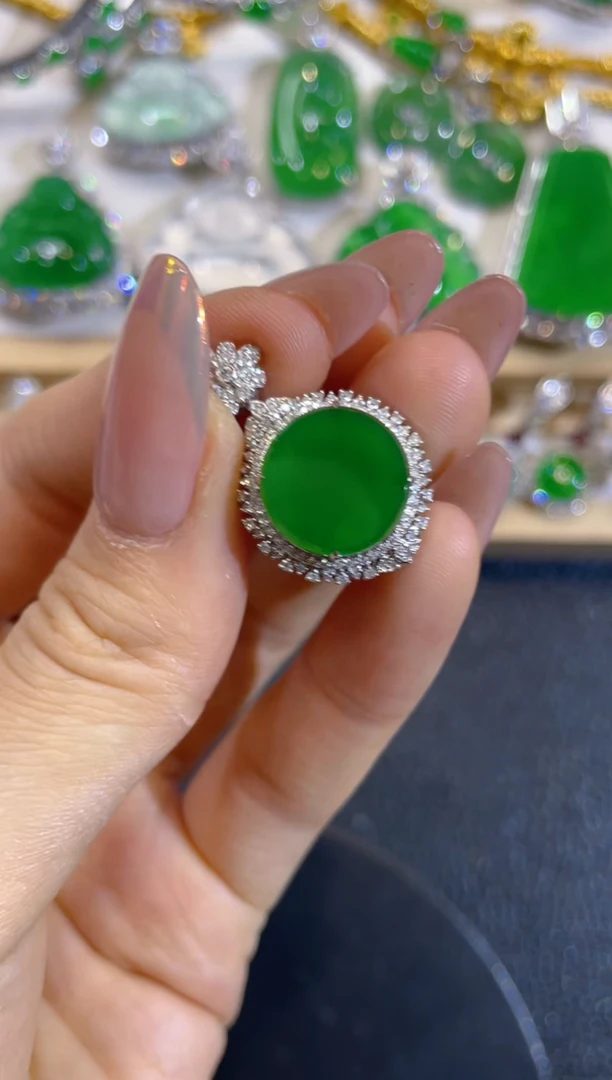 吊坠(不含链)18K金镶嵌翡翠团购27