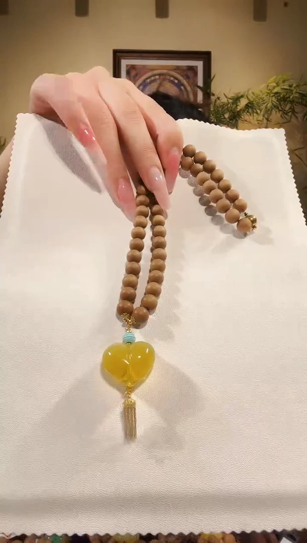 琥珀颈饰未镶嵌老山檀