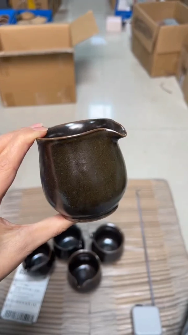 陶瓷纯手工茶叶末釉公道杯