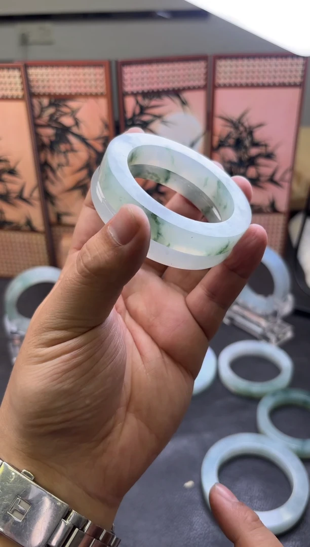 未镶嵌手镯定制翡翠周**运多样性发