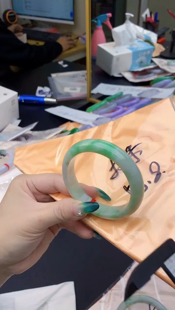 【闪购商品】翡翠手镯未镶嵌0934467137
