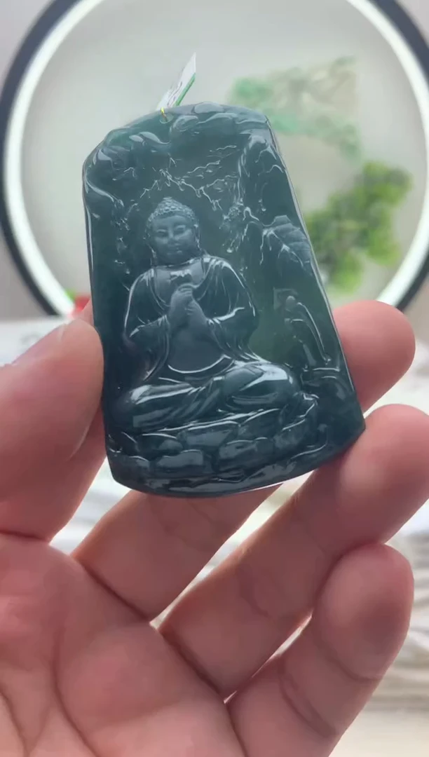 颈饰未镶嵌翡翠大日如来