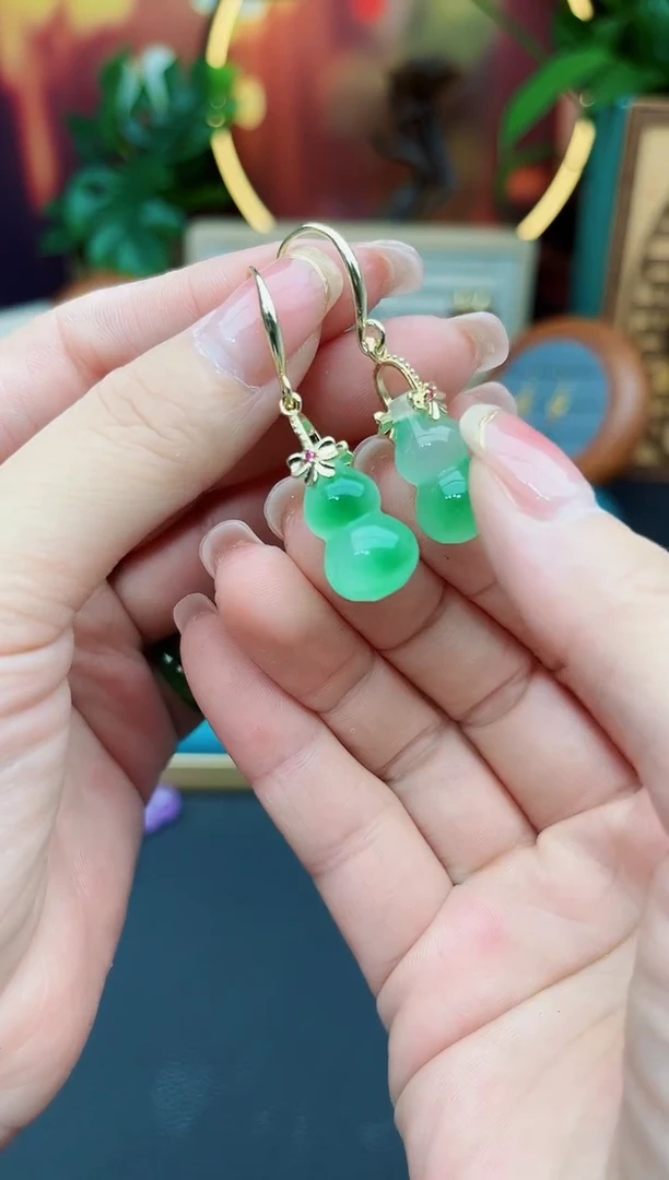 石英质玉（非洲翠）未镶嵌耳钉X144