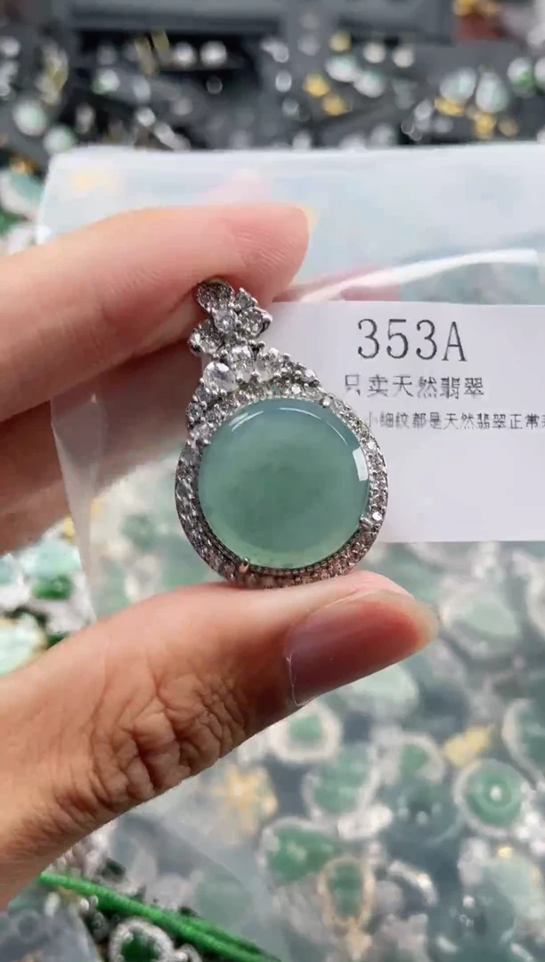 翡翠未镶嵌颈饰一物一拍