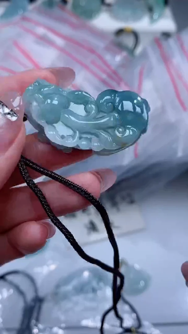 颈饰未镶嵌翡翠吊坠