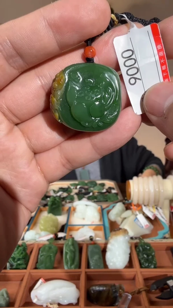 颈饰未镶嵌和田玉9000