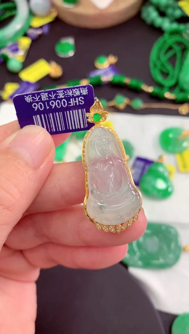 颈饰18K金镶嵌翡翠挂件