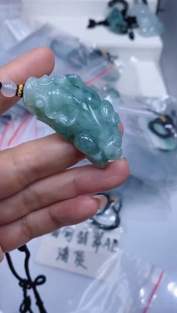 颈饰未镶嵌翡翠吊坠