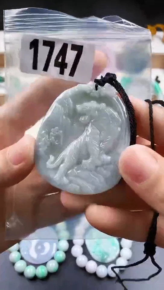 颈饰未镶嵌翡翠天然翡翠吊坠挂件