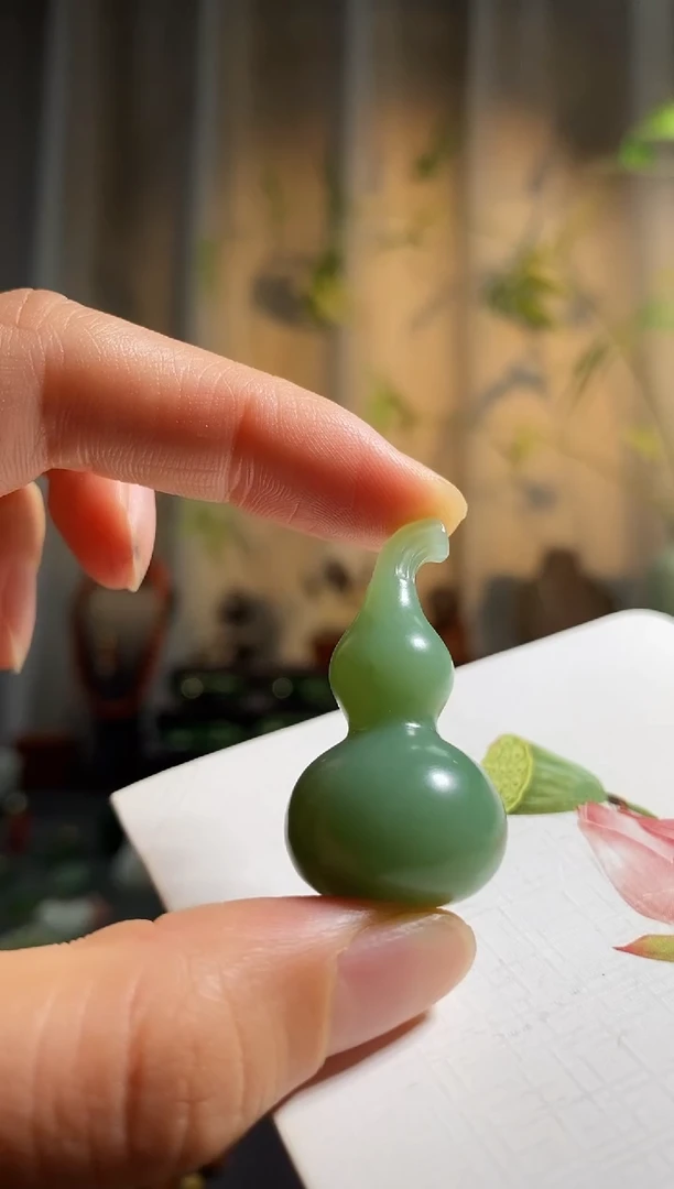 颈饰未镶嵌和田玉，碧玉粉青葫芦（福禄傍身）
