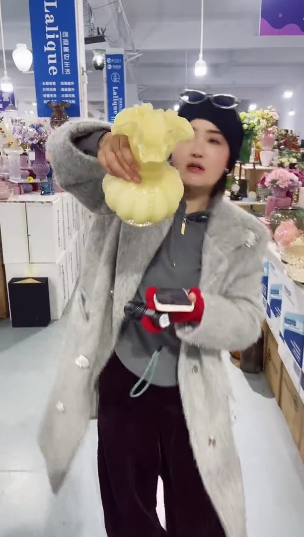 【闪购商品】玻璃燕姐花瓶大仓-微瑕--U4G0