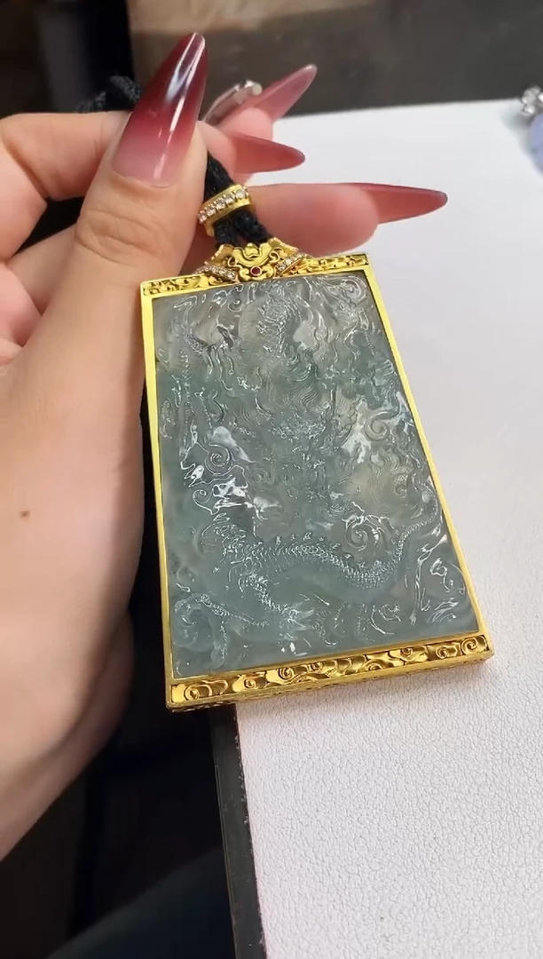【闪购商品】翡翠颈饰18K金镶嵌龙牌