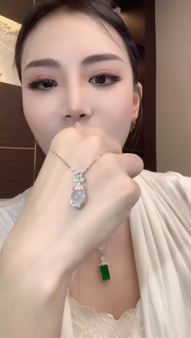 吊坠(不含链)18K金镶嵌翡翠A1 多样性发一件