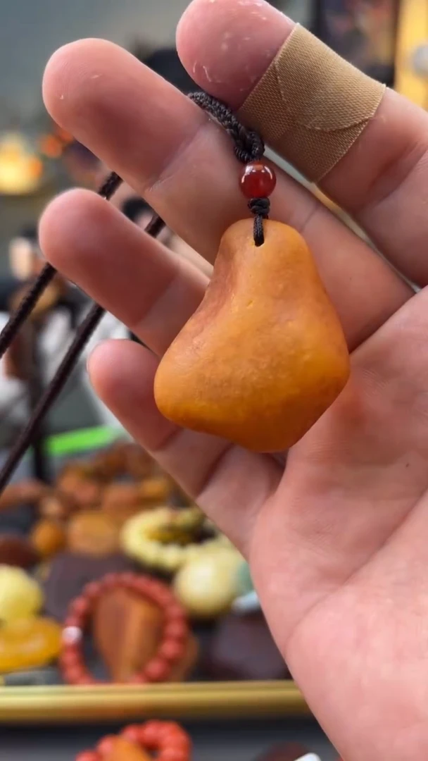 未镶嵌颈饰琥珀吊坠