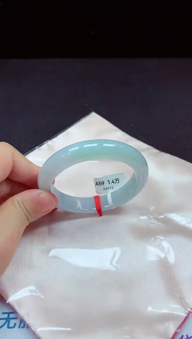 【闪购商品】翡翠手镯未镶嵌镯子59+