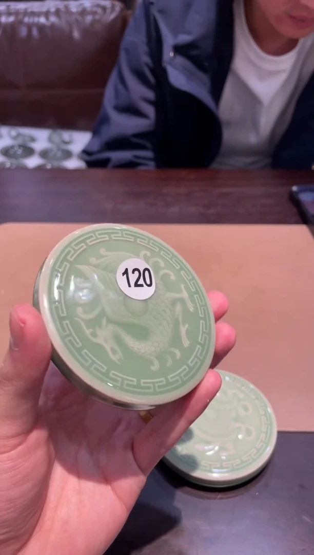 120窑承青瓷梅子青神兽盖置