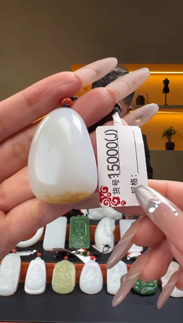 颈饰未镶嵌和田玉1J