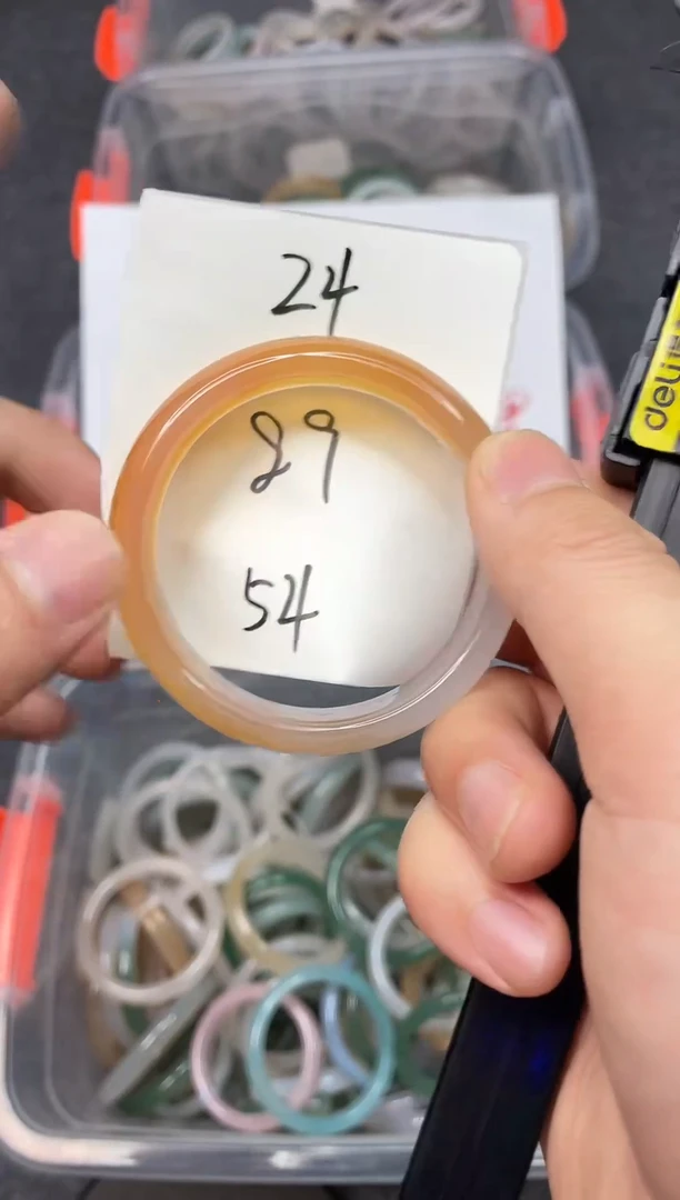 玛瑙/玉髓手镯未镶嵌24