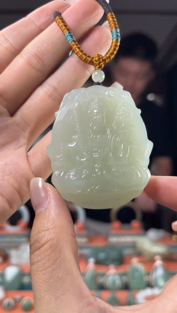 颈饰未镶嵌和田玉佩佩牛 虎