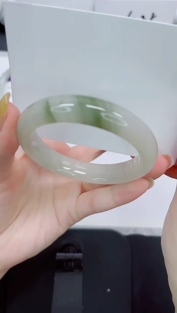 石英质玉手镯未镶嵌99