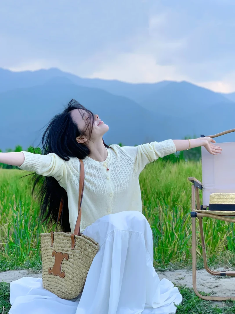 2025早春一整套女韩系穿搭显白奶黄色针织开衫搭配半身裙两件套装