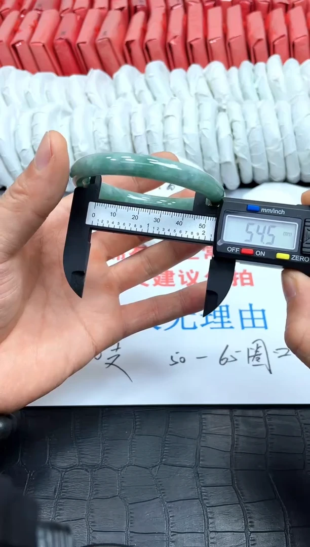 翡翠手镯未镶嵌所见所得，高冰美人镯！