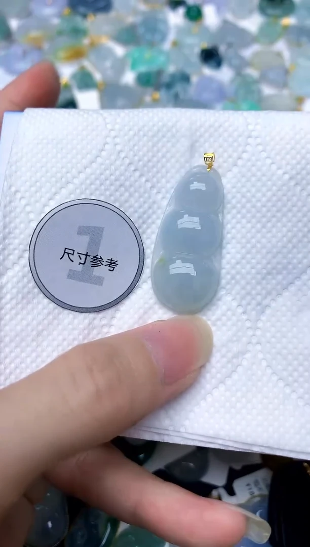 颈饰18K金镶嵌翡翠天然A货翡翠