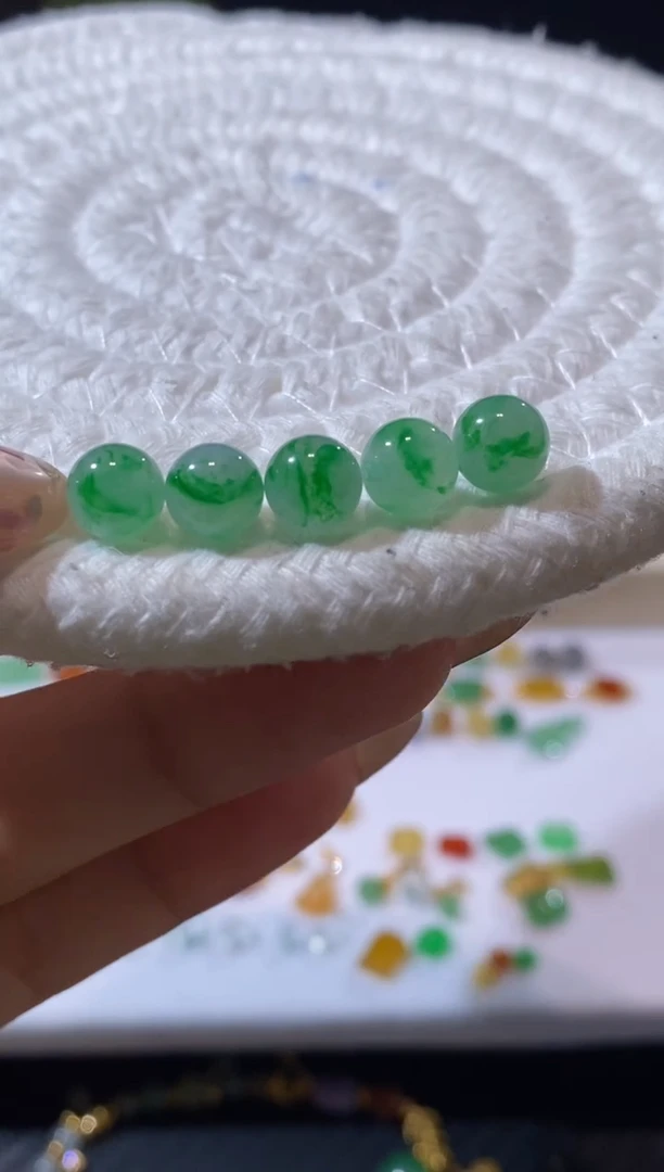 未镶嵌定制翡翠沐*?卡7飘绿珠珠一组5个 买断不退不换
